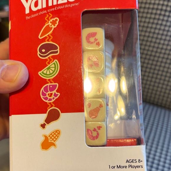 Hasbro Yahtzee Cup Noodles Dice Game - Red and White - Picture 6 of 7